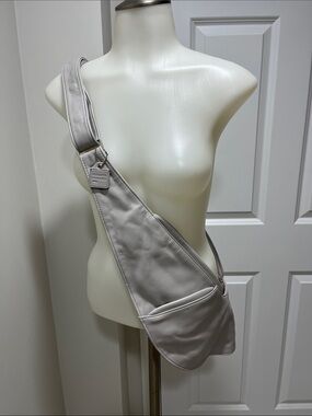 Sash by Yosemite Romance. Unique & roomy!  Great travel bag. Light gray.